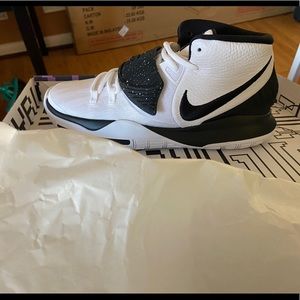 Men’s Kyrie tennis shoes